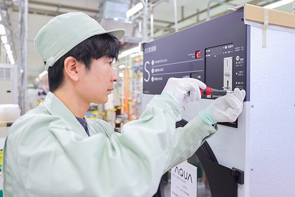 業務用洗濯機・乾燥機組立